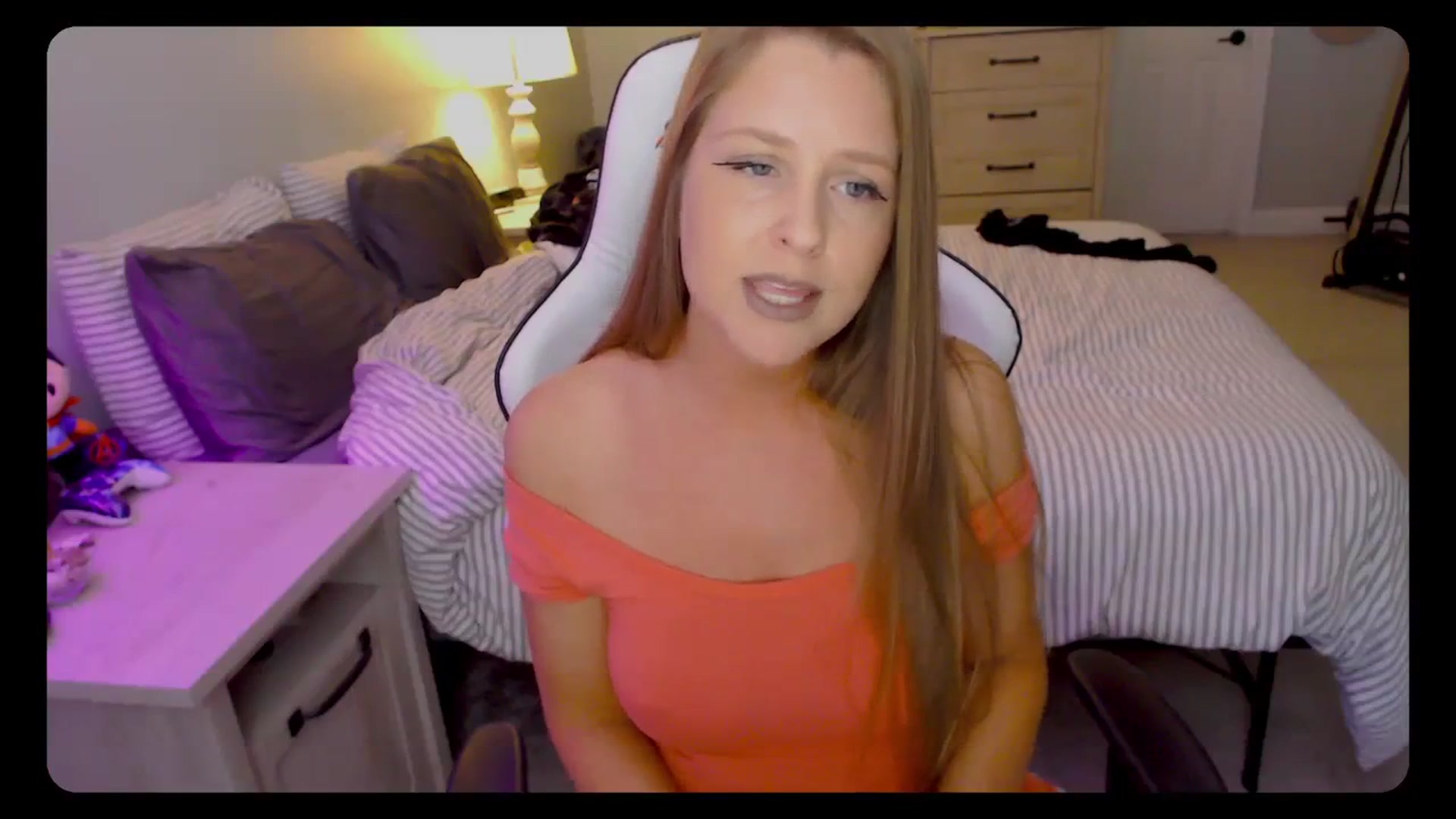 Gallery image thumbnail from Soybean92's myfreecams stream on, 11/01/2023, 15:44 image 8 of 20