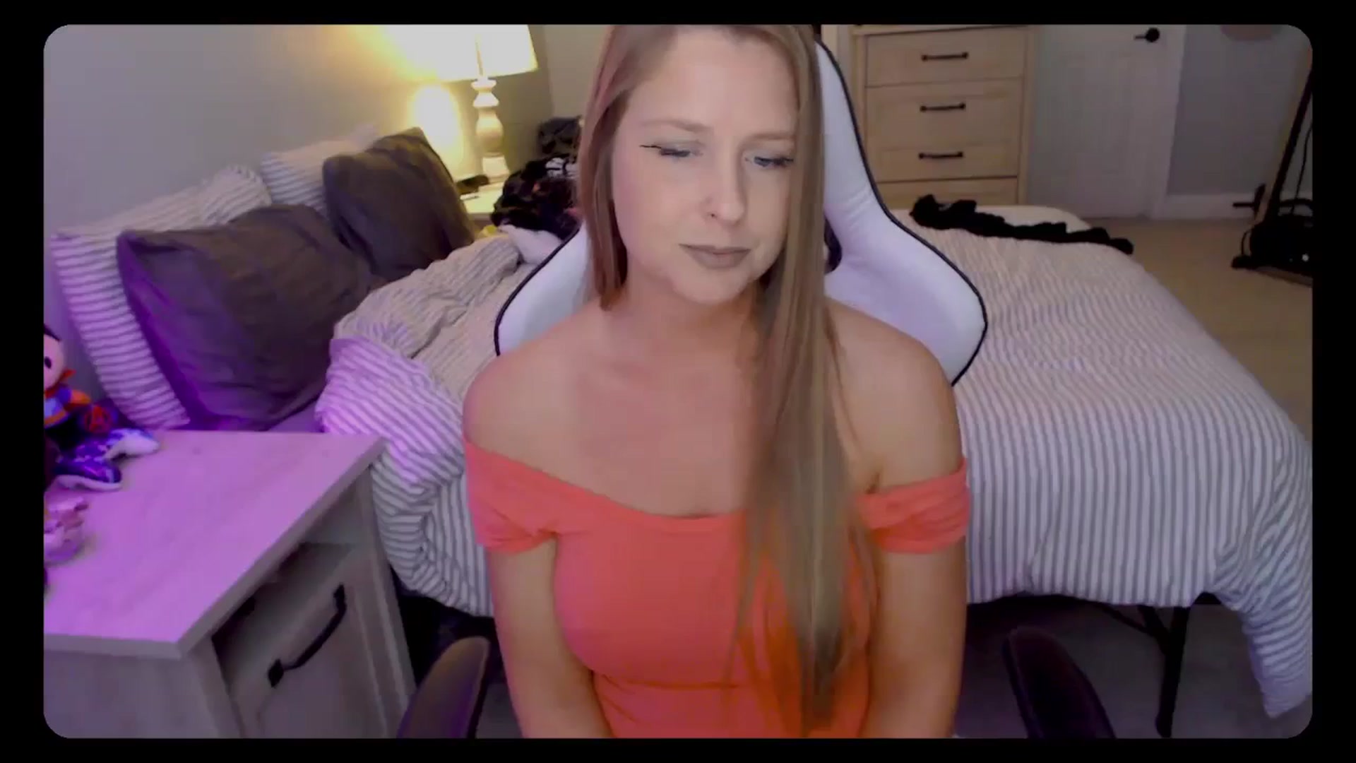 Gallery image thumbnail from Soybean92's myfreecams stream on, 11/01/2023, 15:44 image 11 of 20
