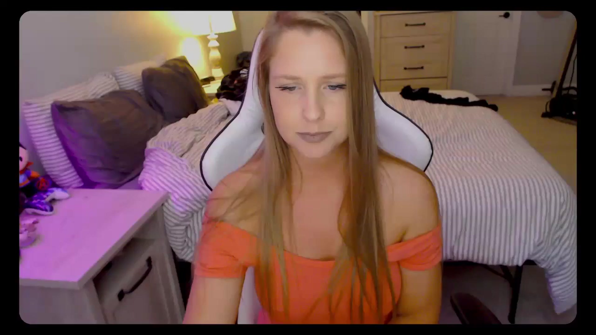 Gallery image thumbnail from Soybean92's myfreecams stream on, 11/01/2023, 15:44 image 17 of 20