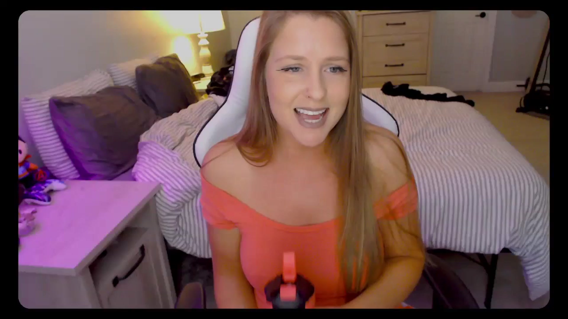 Gallery image thumbnail from Soybean92's myfreecams stream on, 11/01/2023, 15:44 image 1 of 20