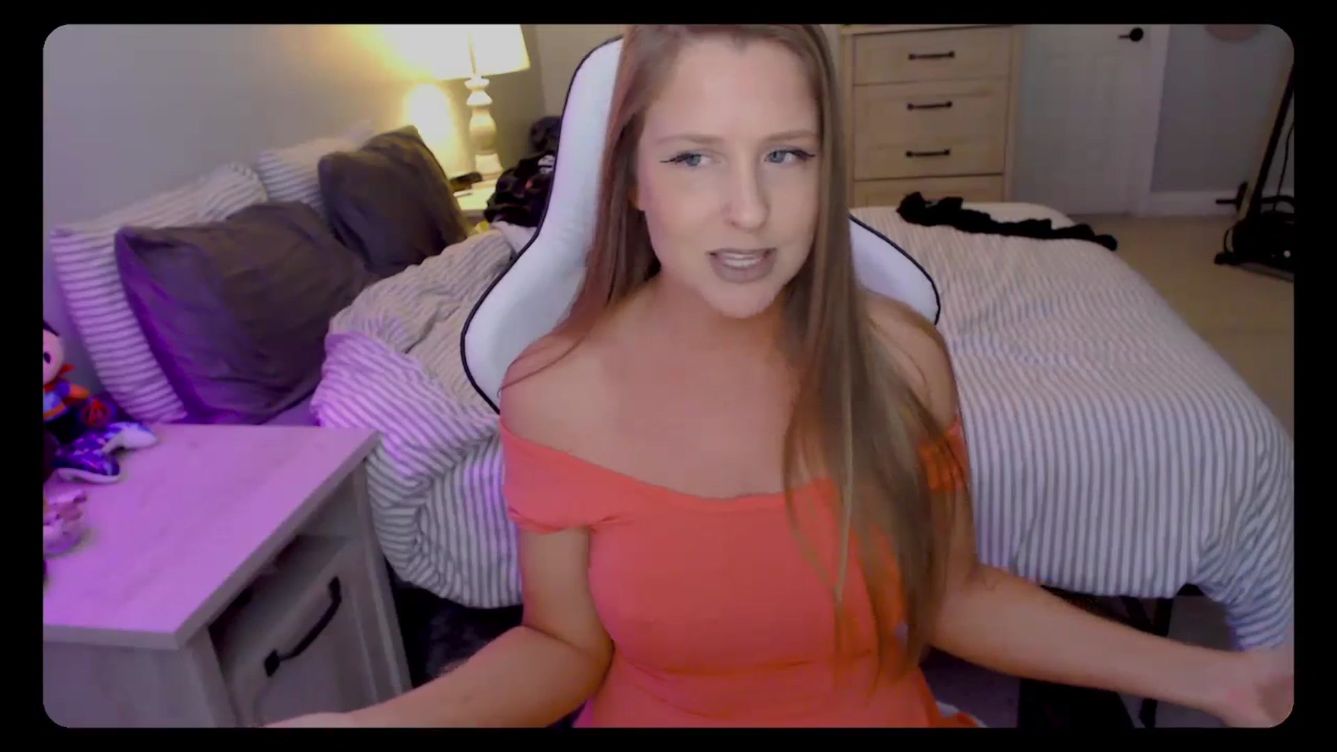 Gallery image thumbnail from Soybean92's myfreecams stream on, 11/01/2023, 15:44 image 12 of 20