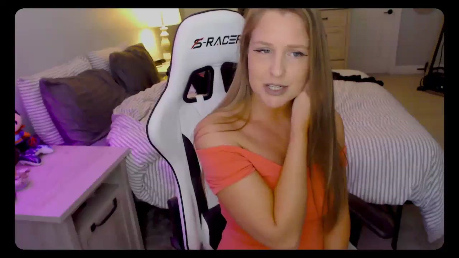 Gallery image thumbnail from Soybean92's myfreecams stream on, 11/01/2023, 15:44 image 13 of 20