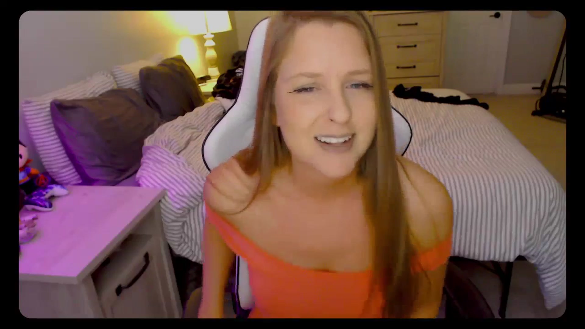 Gallery image thumbnail from Soybean92's myfreecams stream on, 11/01/2023, 15:44 image 14 of 20