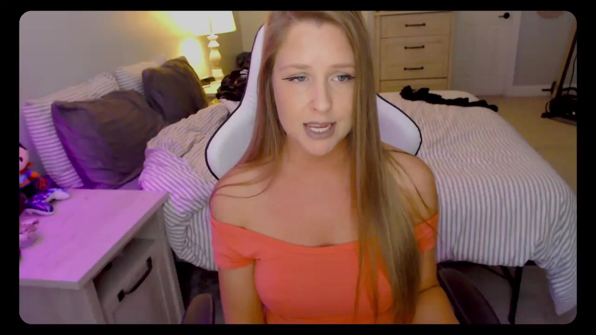 Gallery image thumbnail from Soybean92's myfreecams stream on, 11/01/2023, 15:44 image 4 of 20