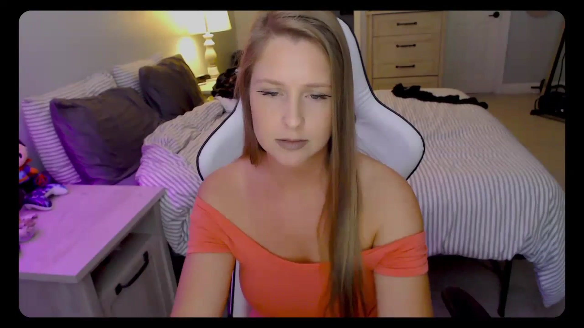 Gallery image thumbnail from Soybean92's myfreecams stream on, 11/01/2023, 15:44 image 19 of 20