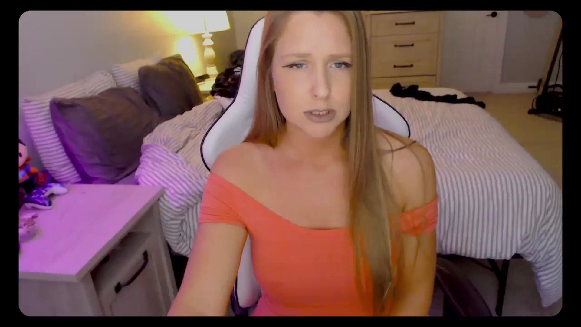 Gallery image thumbnail from Soybean92's myfreecams stream on, 11/01/2023, 15:44 image 9 of 20
