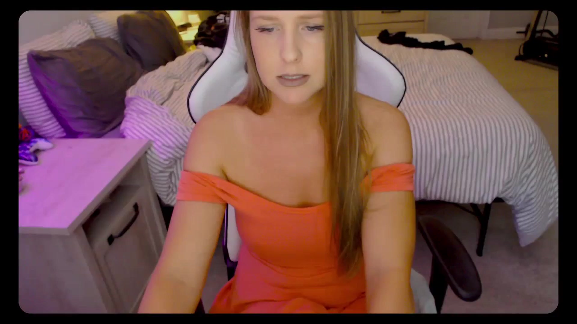 Gallery image thumbnail from Soybean92's myfreecams stream on, 11/01/2023, 16:25 image 4 of 20