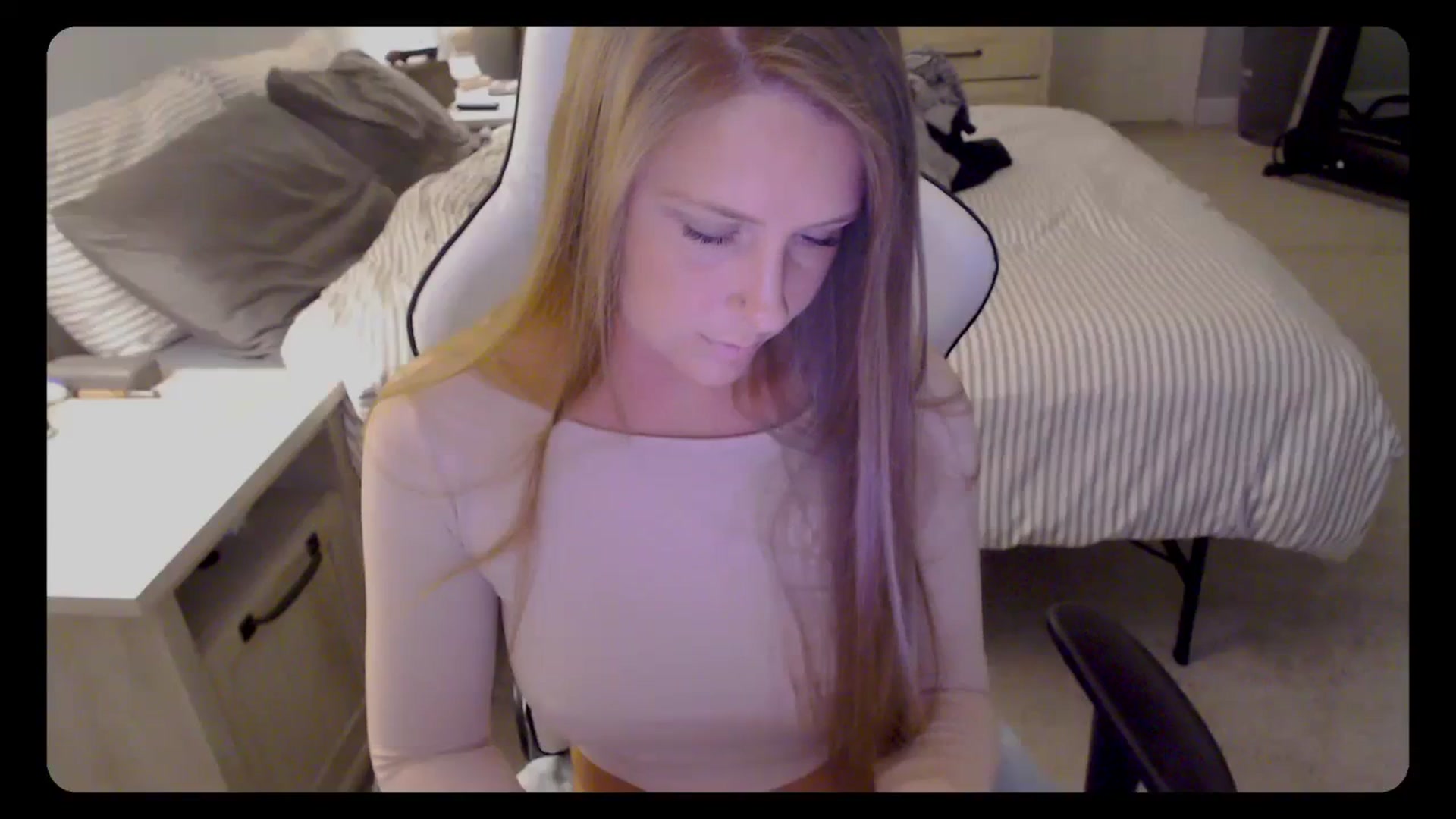 Gallery image thumbnail from Soybean92's myfreecams stream on, 11/02/2023, 15:17 image 10 of 20