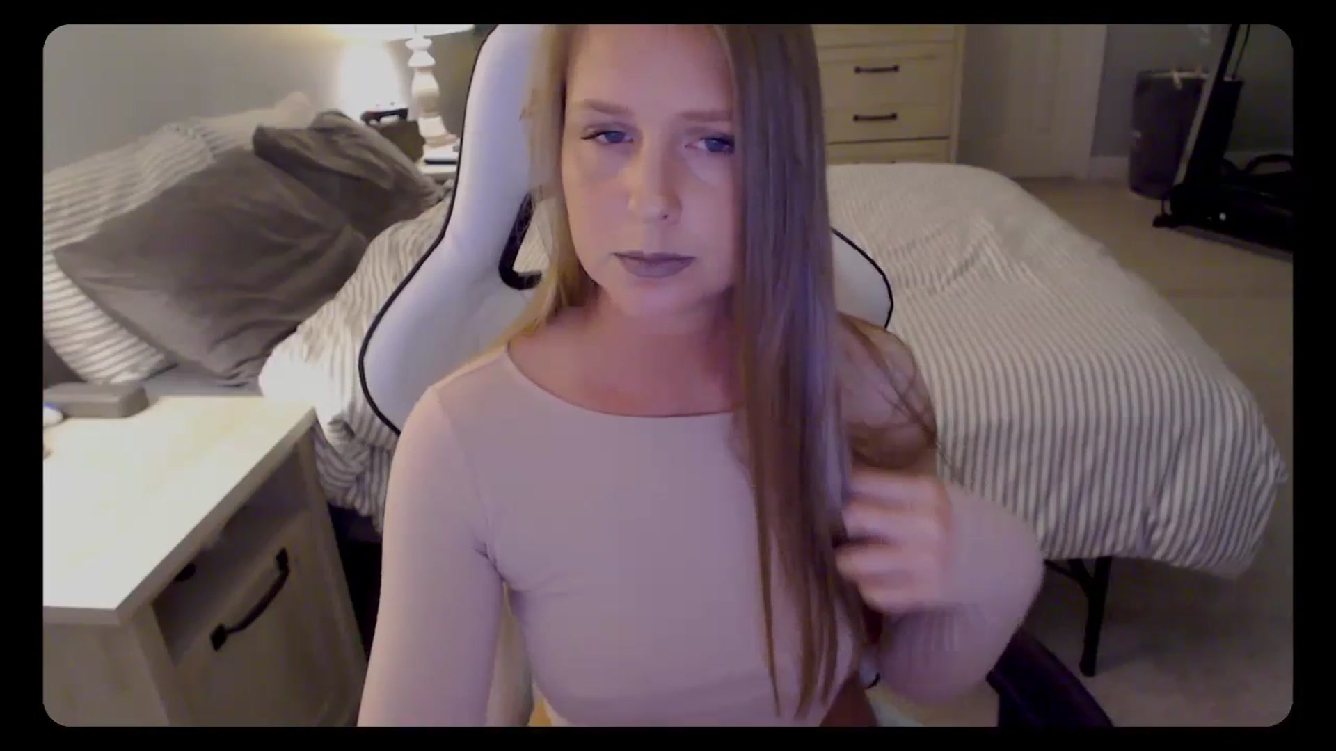 Gallery image thumbnail from Soybean92's myfreecams stream on, 11/02/2023, 15:17 image 13 of 20