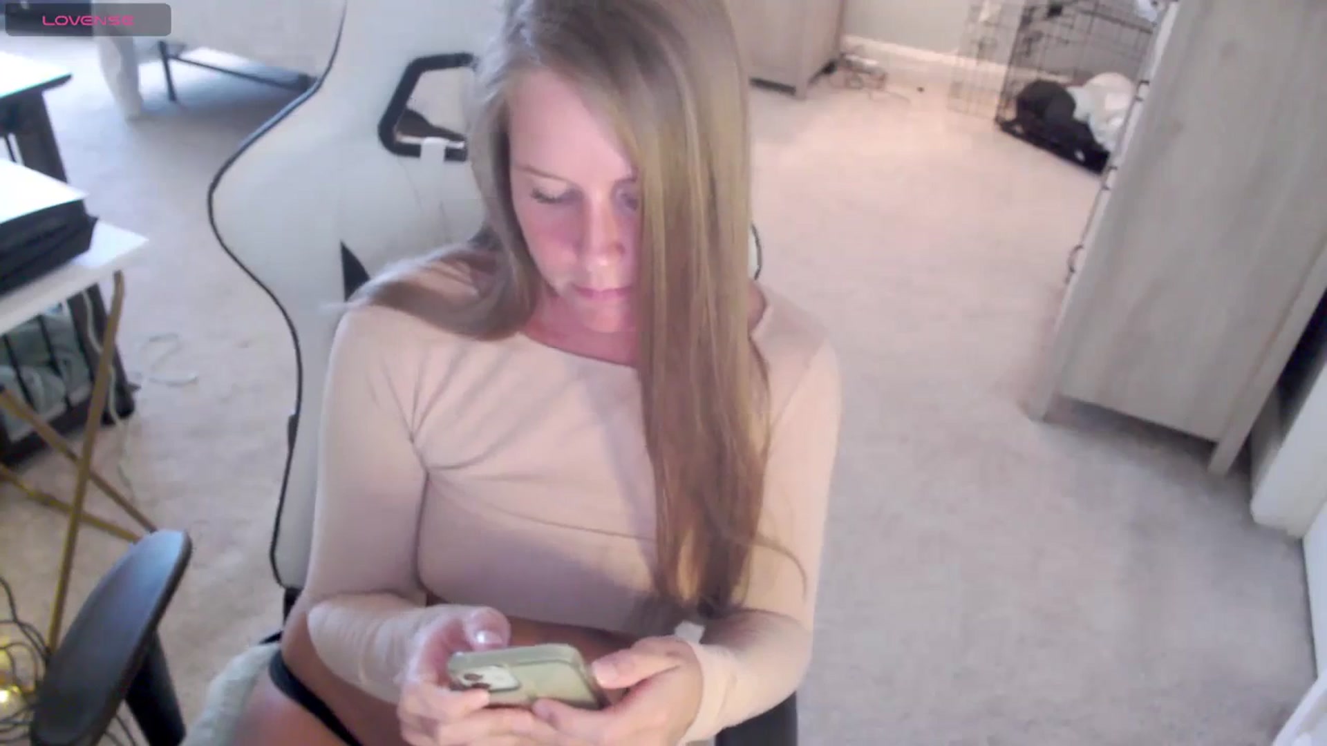 Gallery image thumbnail from Soybean92's myfreecams stream on, 11/07/2023, 18:16 image 3 of 20