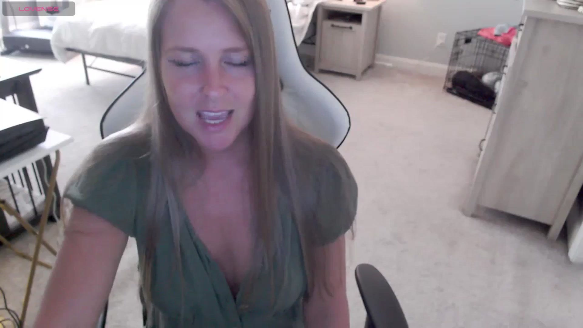 Gallery image thumbnail from Soybean92's myfreecams stream on, 11/08/2023, 17:00 image 16 of 20