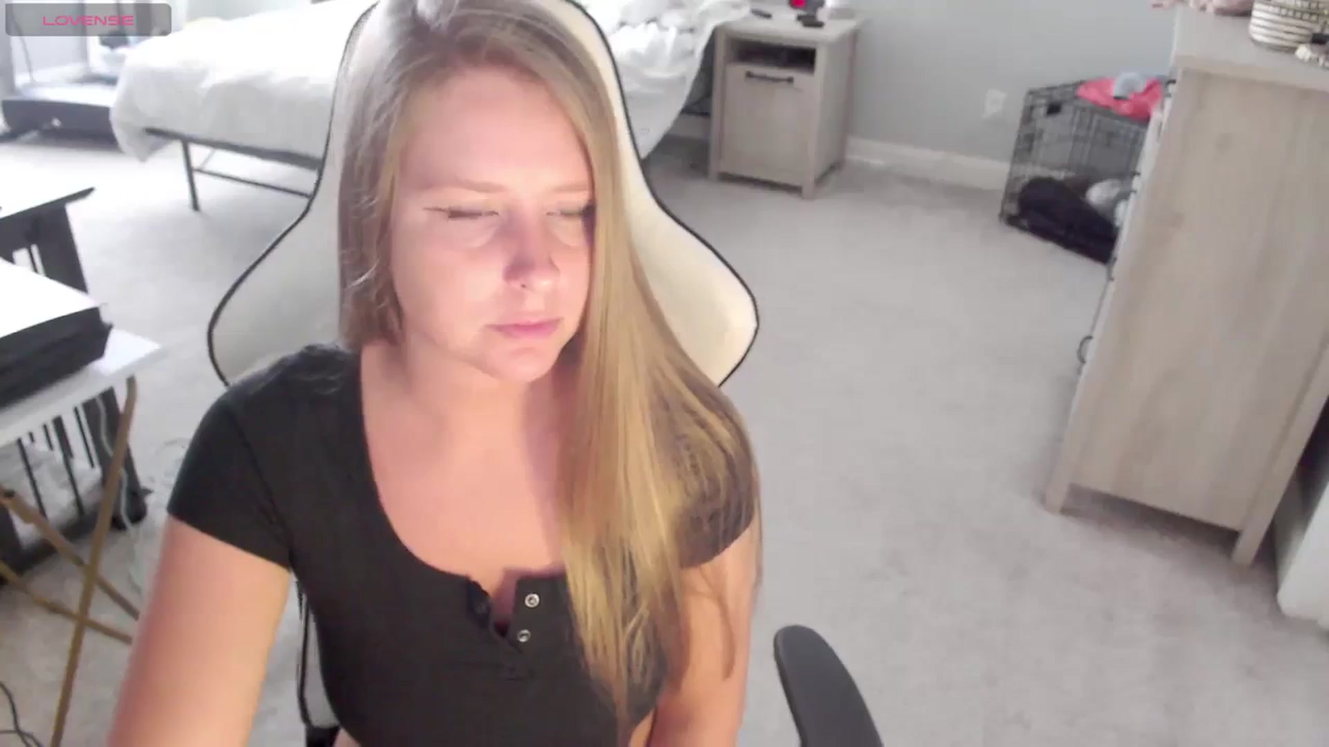 Gallery image thumbnail from Soybean92's myfreecams stream on, 11/08/2023, 17:00 image 3 of 20