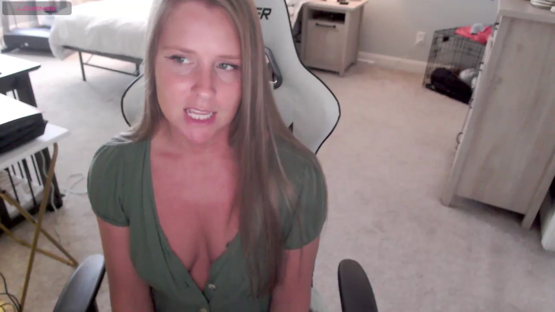 Gallery image thumbnail from Soybean92's myfreecams stream on, 11/08/2023, 17:24 image 4 of 20