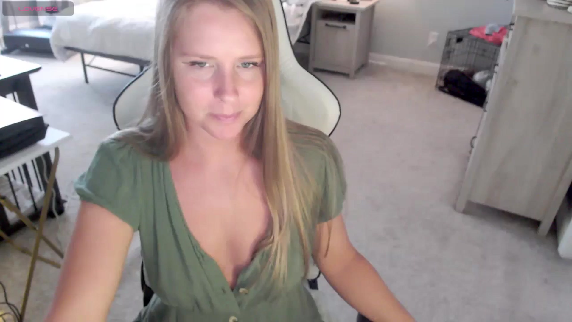 Gallery image thumbnail from Soybean92's myfreecams stream on, 11/08/2023, 17:24 image 20 of 20
