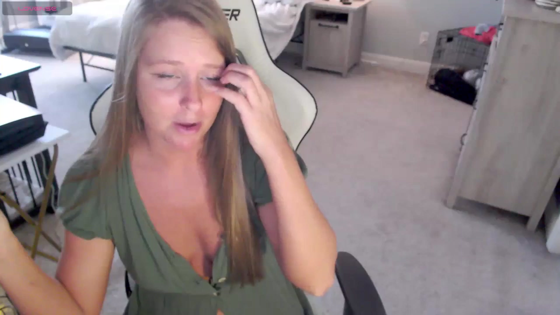 Gallery image thumbnail from Soybean92's myfreecams stream on, 11/08/2023, 18:08 image 8 of 20