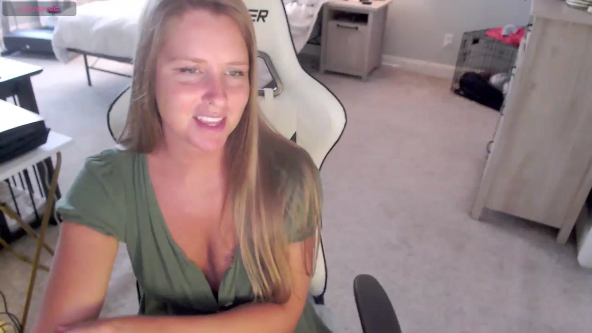 Gallery image thumbnail from Soybean92's myfreecams stream on, 11/08/2023, 18:08 image 1 of 20