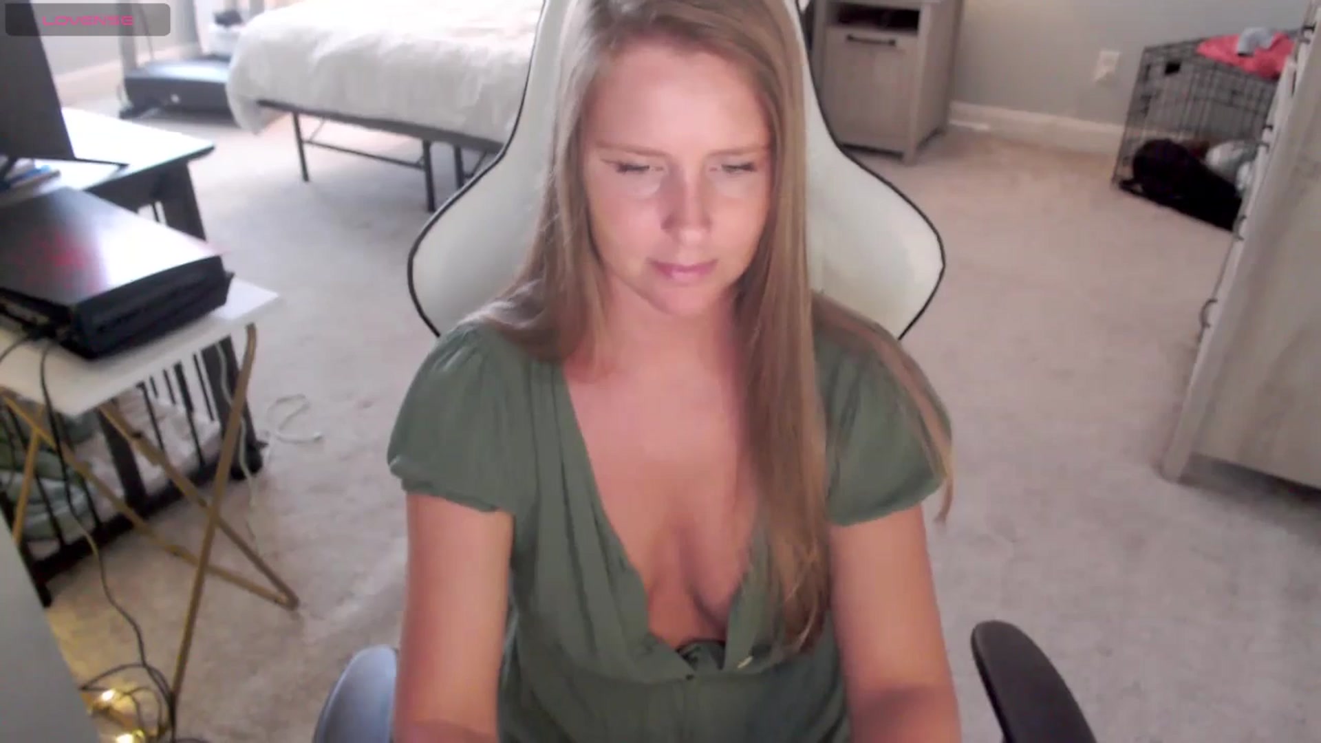 Gallery image thumbnail from Soybean92's myfreecams stream on, 11/08/2023, 18:08 image 17 of 20