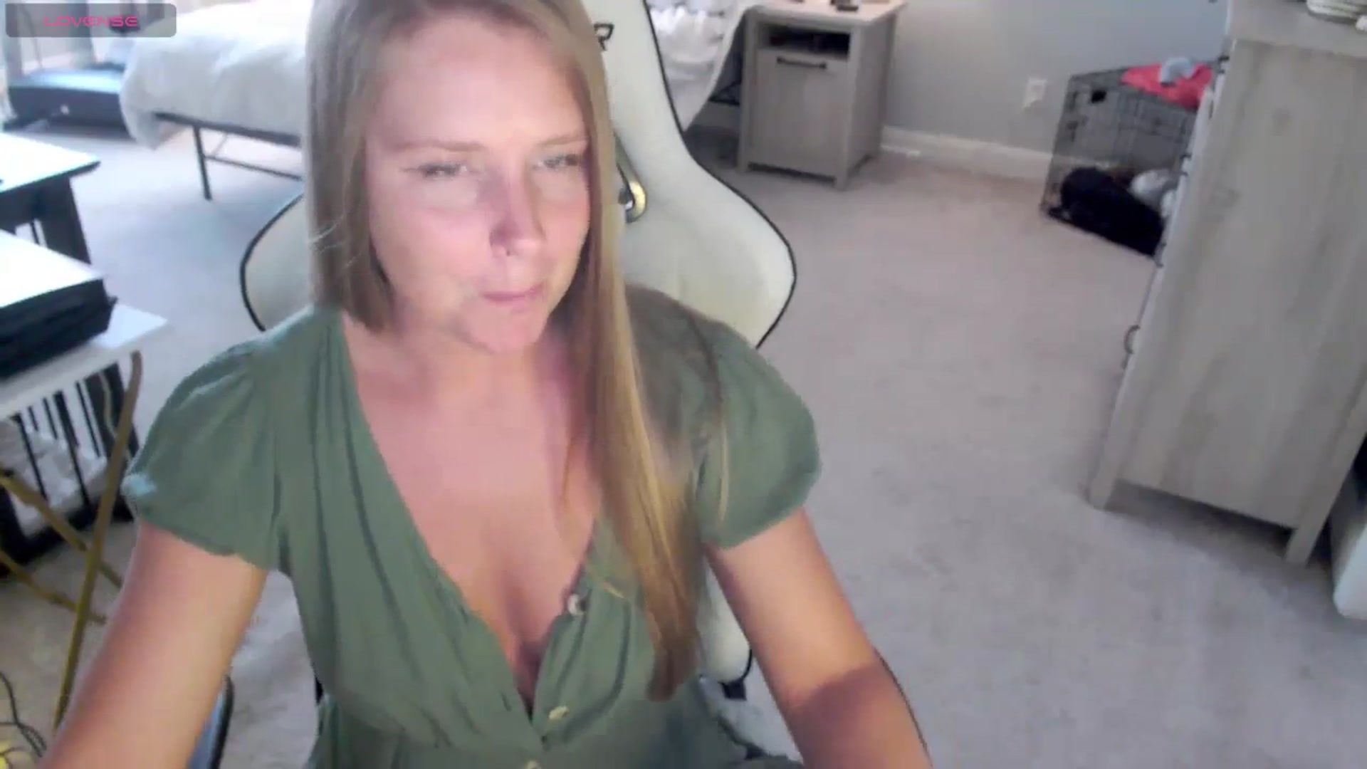 Gallery image thumbnail from Soybean92's myfreecams stream on, 11/08/2023, 18:08 image 9 of 20