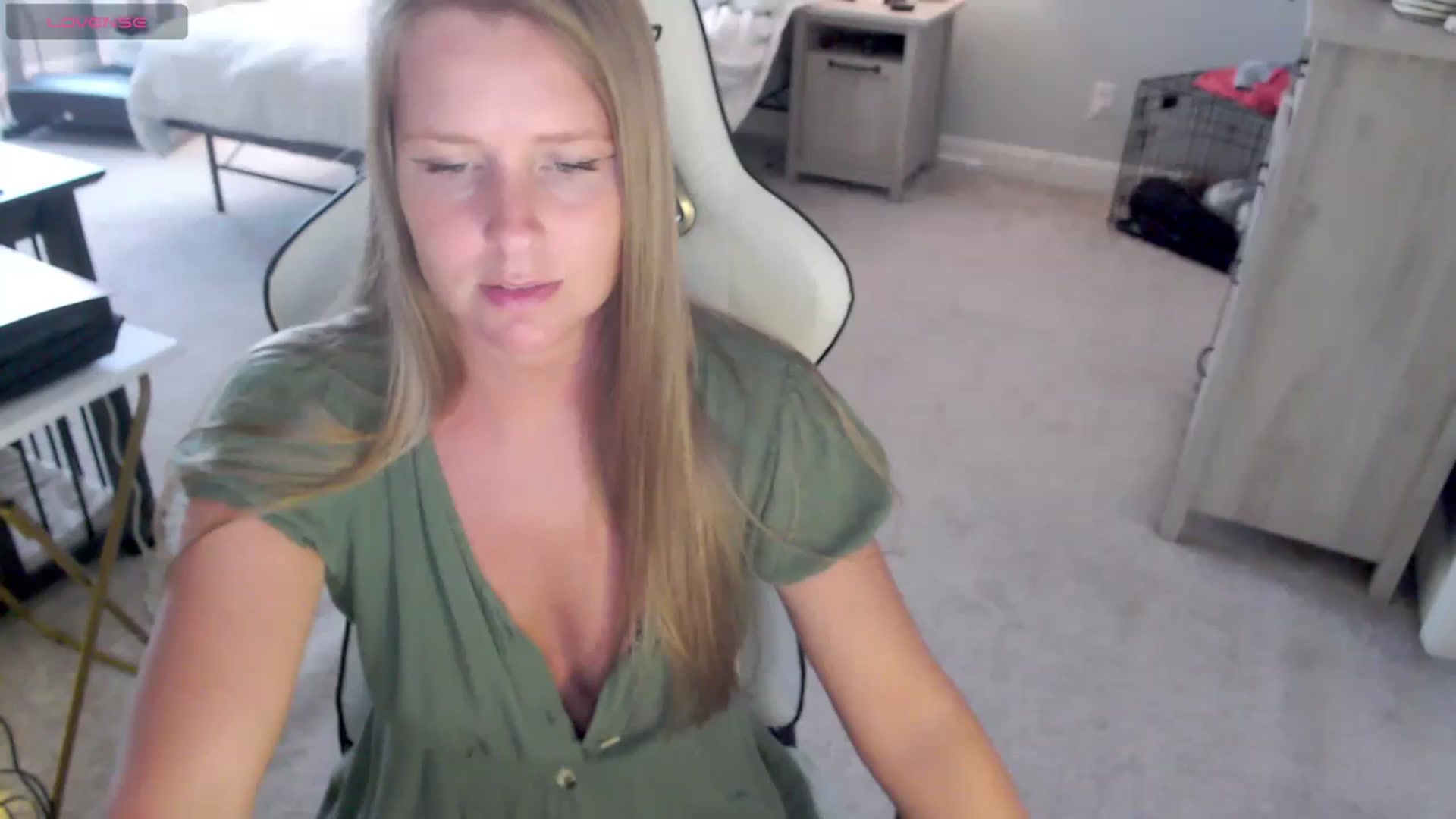 Gallery image thumbnail from Soybean92's myfreecams stream on, 11/08/2023, 18:08 image 3 of 20