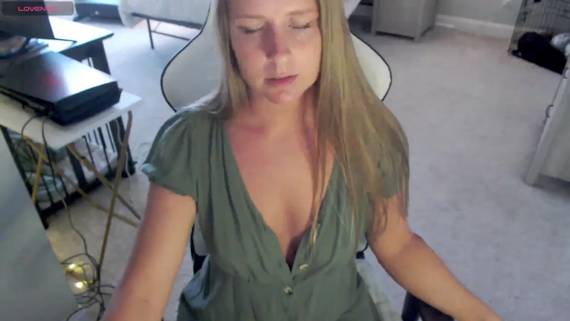 Gallery image thumbnail from Soybean92's myfreecams stream on, 11/08/2023, 18:08 image 11 of 20