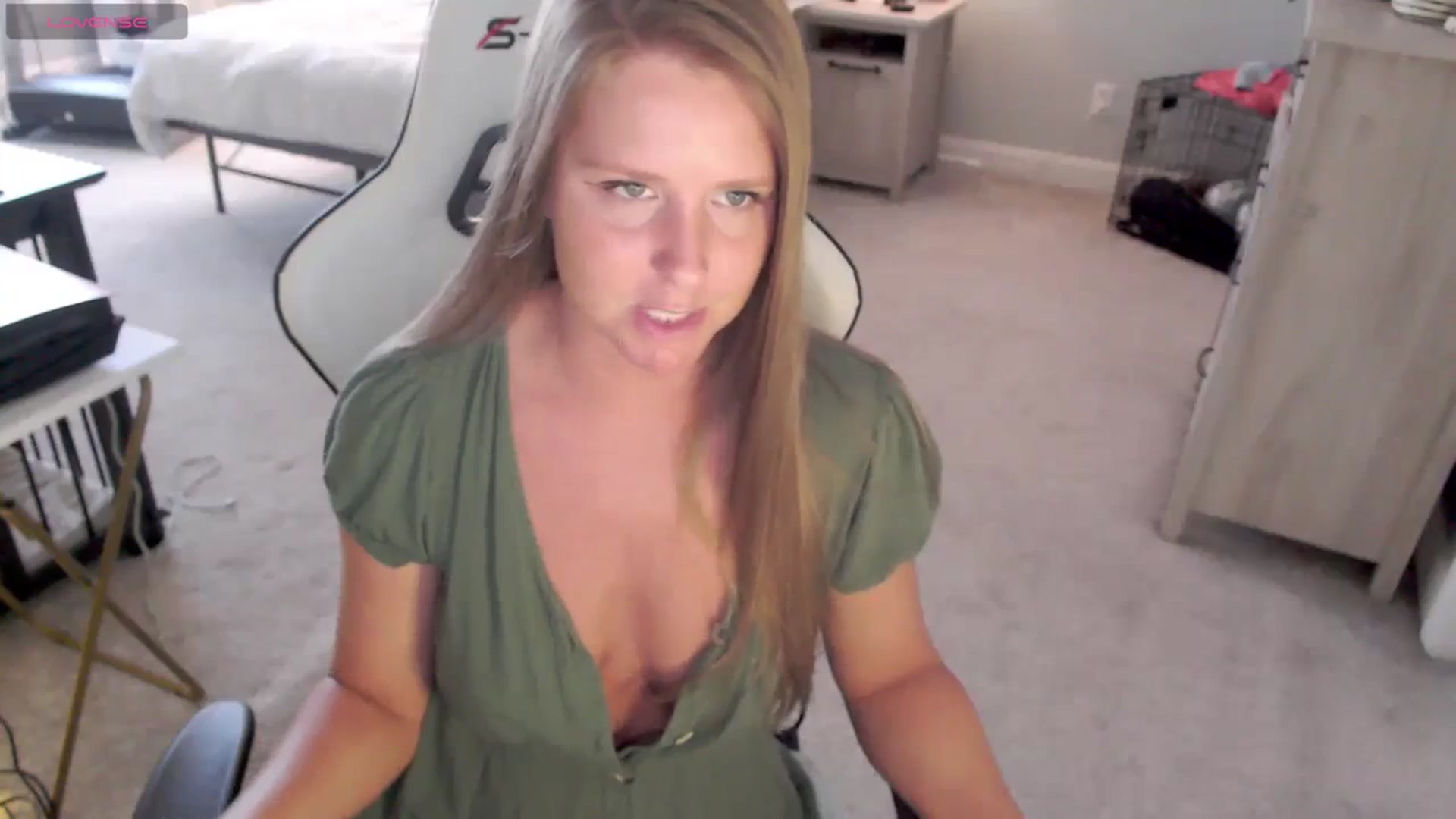 Gallery image thumbnail from Soybean92's myfreecams stream on, 11/08/2023, 18:08 image 4 of 20
