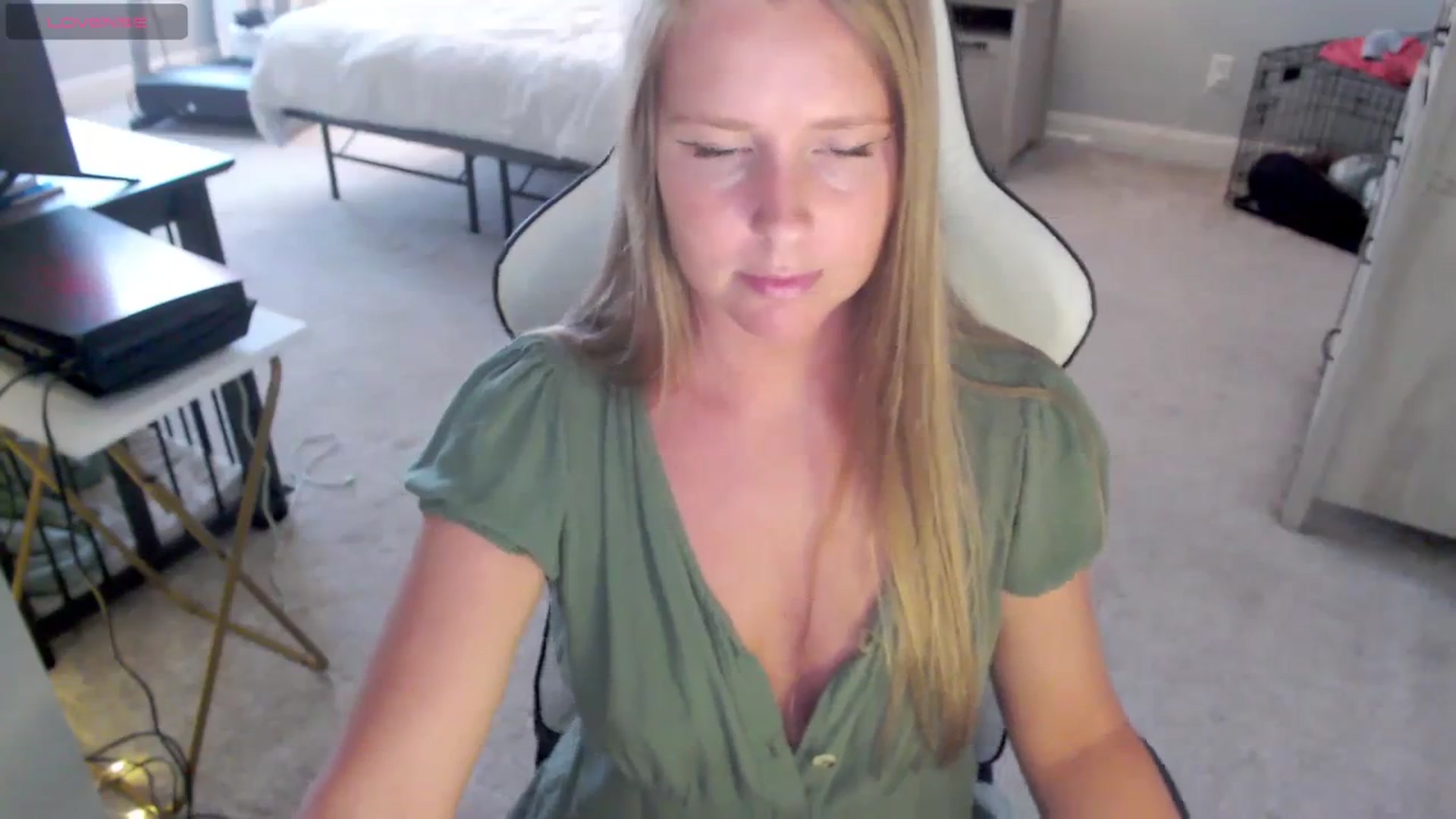 Gallery image thumbnail from Soybean92's myfreecams stream on, 11/08/2023, 18:08 image 13 of 20