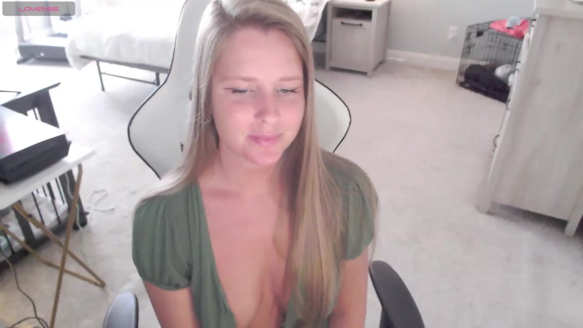 Gallery image thumbnail from Soybean92's myfreecams stream on, 11/08/2023, 18:52 image 16 of 20