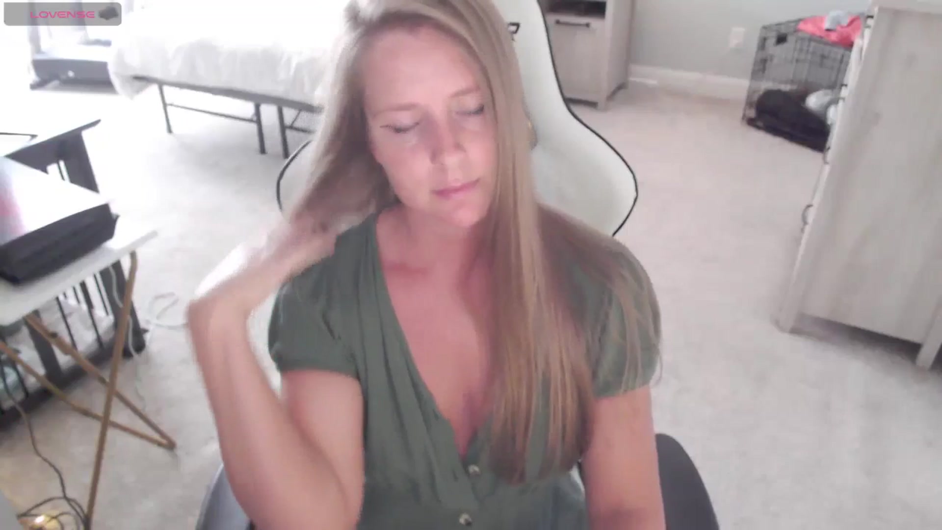 Gallery image thumbnail from Soybean92's myfreecams stream on, 11/08/2023, 19:27 image 4 of 20