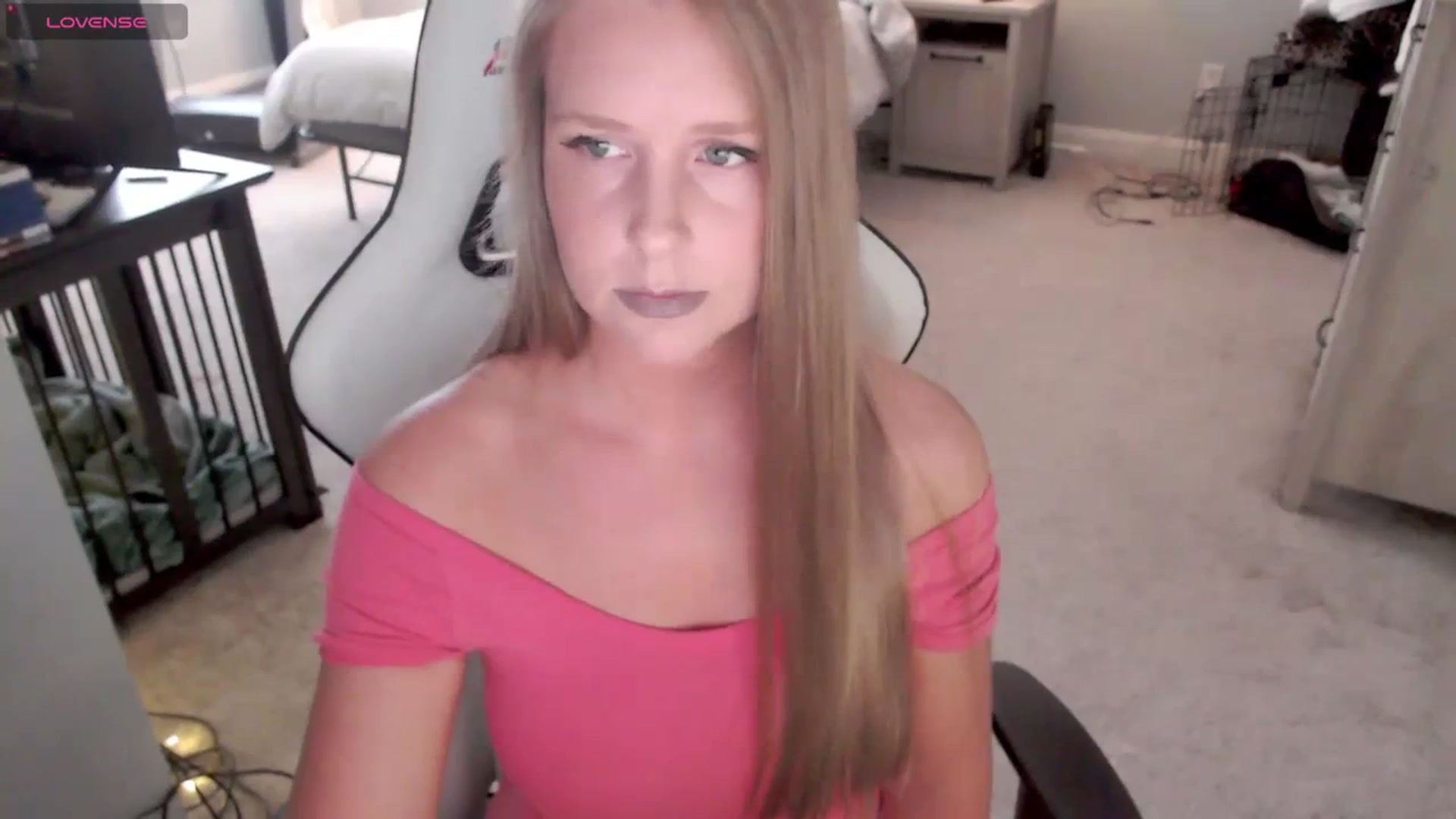 Gallery image thumbnail from Soybean92's myfreecams stream on, 11/14/2023, 18:07 image 3 of 20