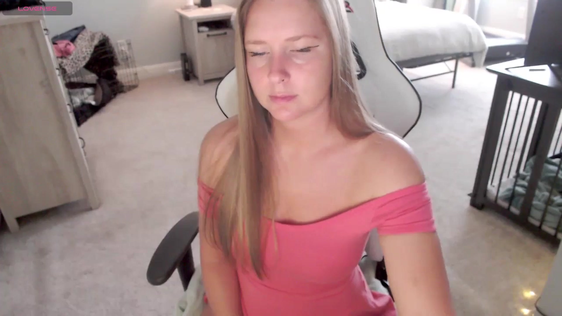 Gallery image thumbnail from Soybean92's myfreecams stream on, 11/20/2023, 15:57 image 16 of 20