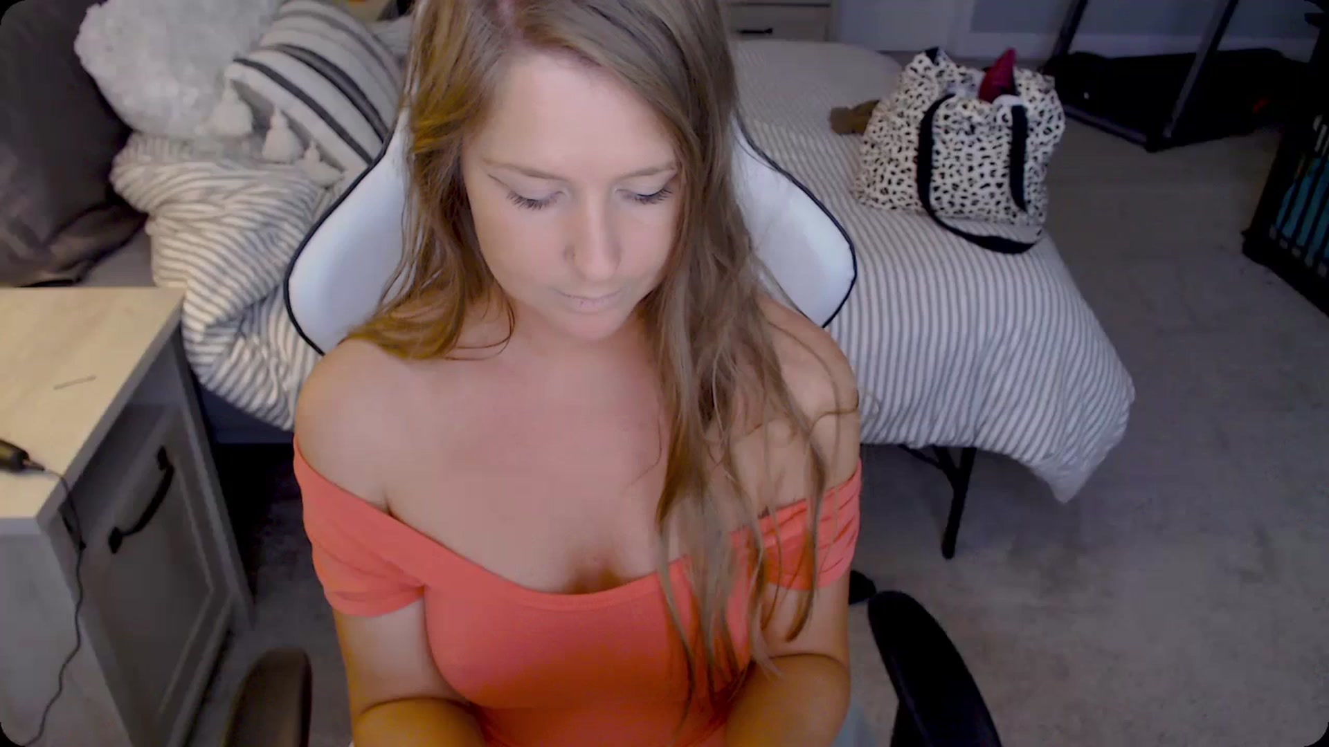 Gallery image thumbnail from Soybean92's myfreecams stream on, 11/21/2023, 17:30 image 1 of 20