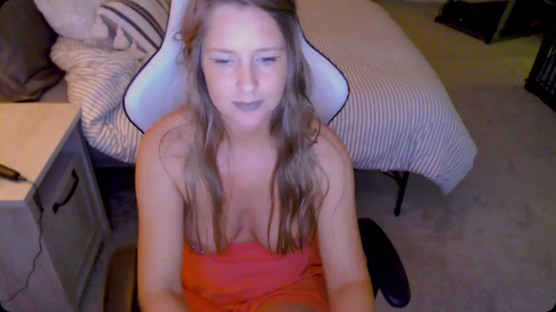 Gallery image thumbnail from Soybean92's myfreecams stream on, 11/21/2023, 18:28 image 3 of 20