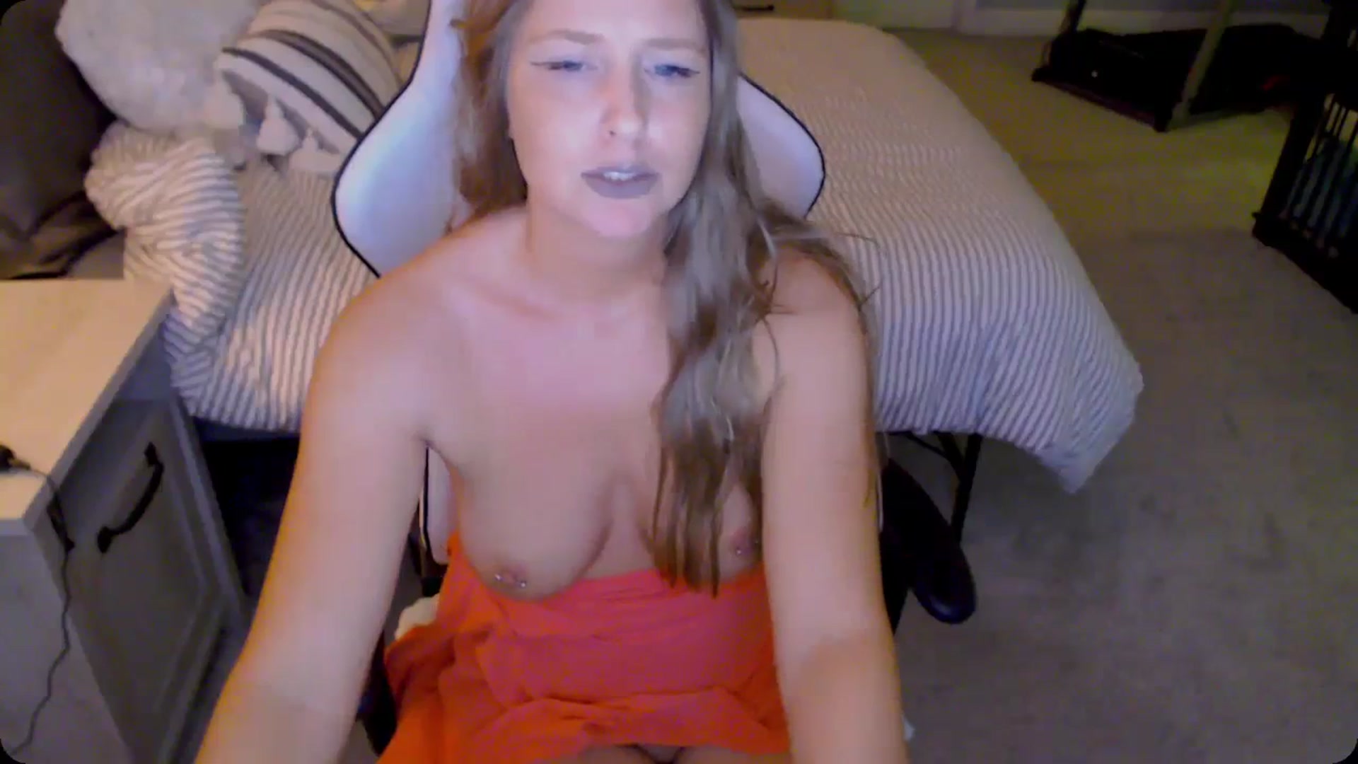 Gallery image thumbnail from Soybean92's myfreecams stream on, 11/21/2023, 18:28 image 12 of 20