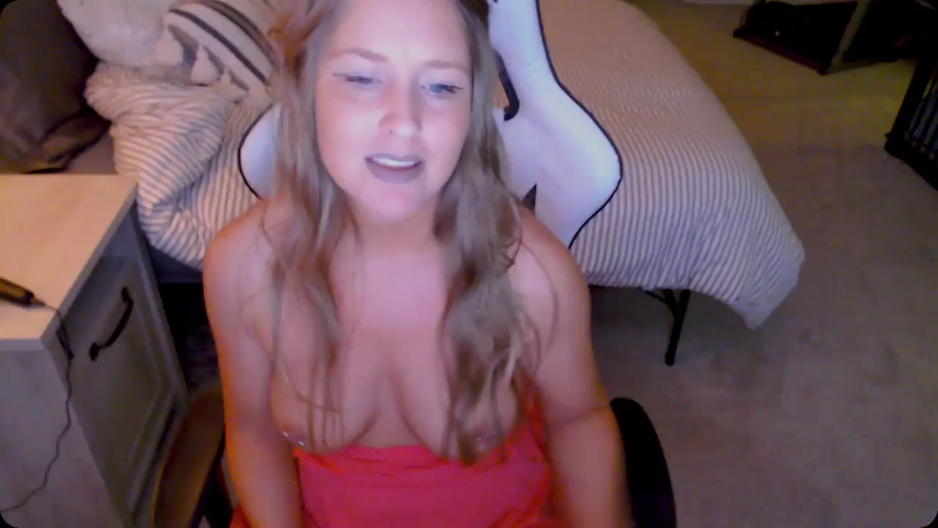 Gallery image thumbnail from Soybean92's myfreecams stream on, 11/21/2023, 18:28 image 1 of 20