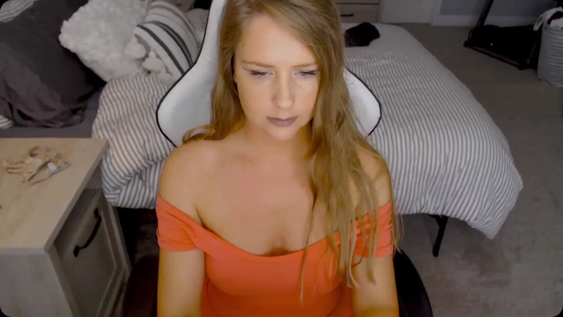 Gallery image thumbnail from Soybean92's myfreecams stream on, 11/22/2023, 17:16 image 2 of 20