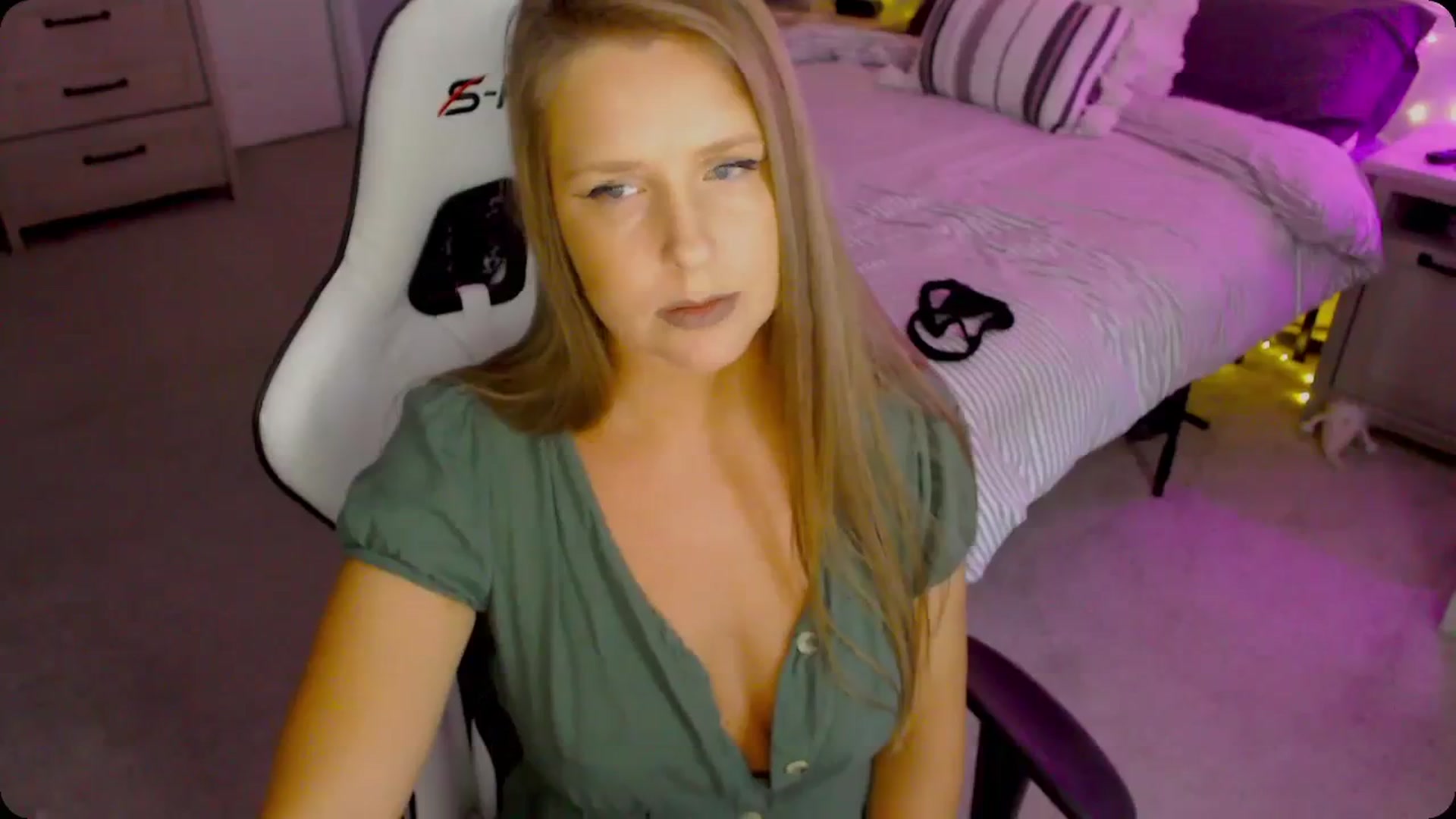 Gallery image thumbnail from Soybean92's myfreecams stream on, 11/27/2023, 18:26 image 2 of 20