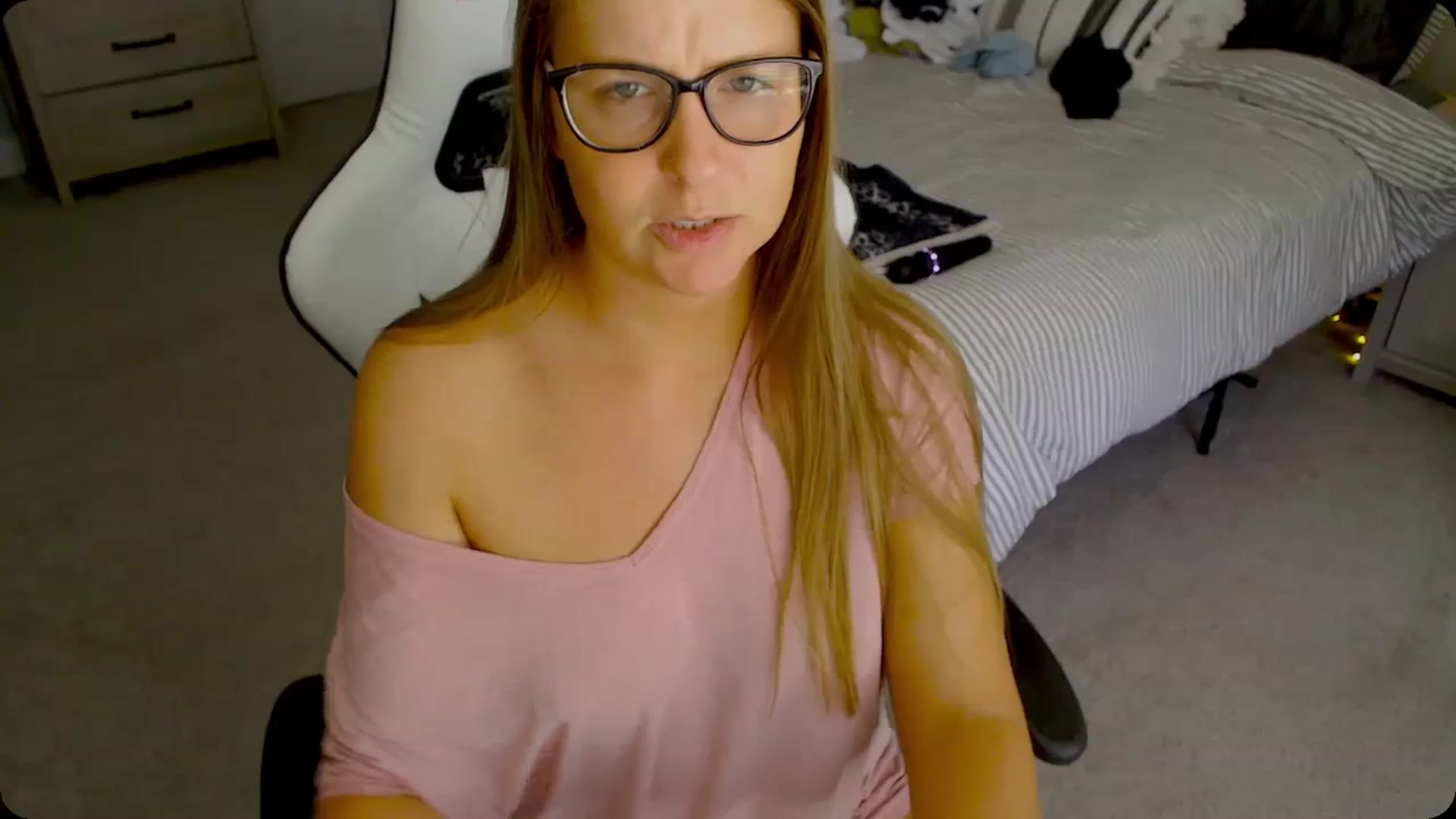 Gallery image thumbnail from Soybean92's myfreecams stream on, 11/28/2023, 16:15 image 18 of 20