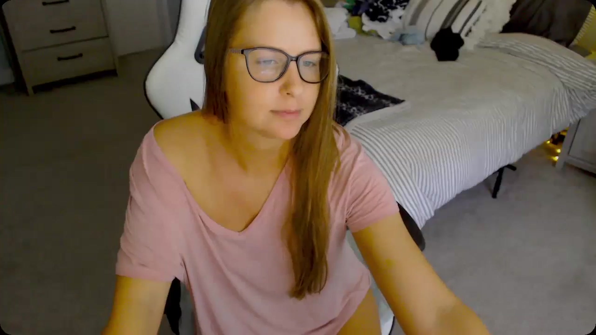 Gallery image thumbnail from Soybean92's myfreecams stream on, 11/28/2023, 17:33 image 18 of 20