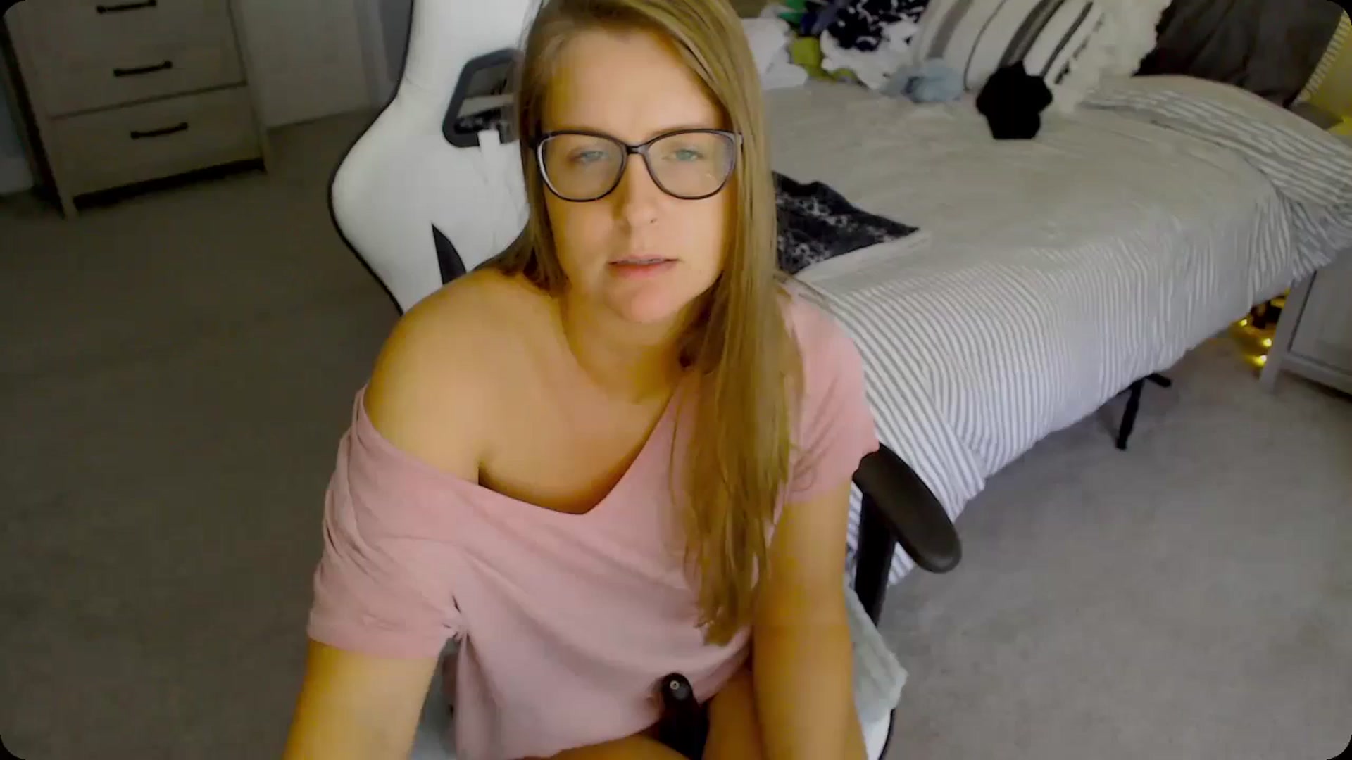 Gallery image thumbnail from Soybean92's myfreecams stream on, 11/28/2023, 17:33 image 14 of 20