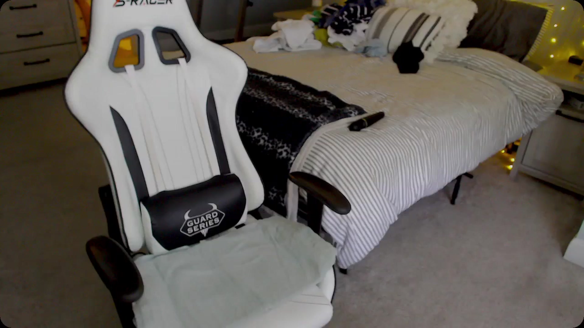 Gallery image thumbnail from Soybean92's myfreecams stream on, 11/28/2023, 18:49 image 1 of 20