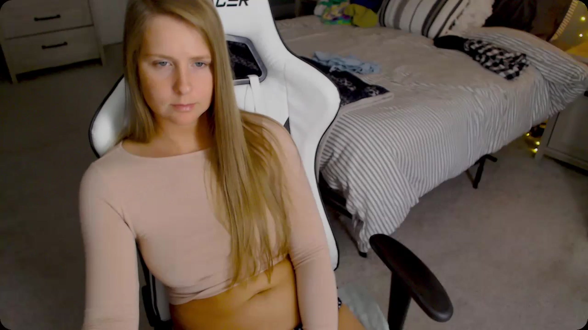 Gallery image thumbnail from Soybean92's myfreecams stream on, 11/28/2023, 20:32 image 15 of 20