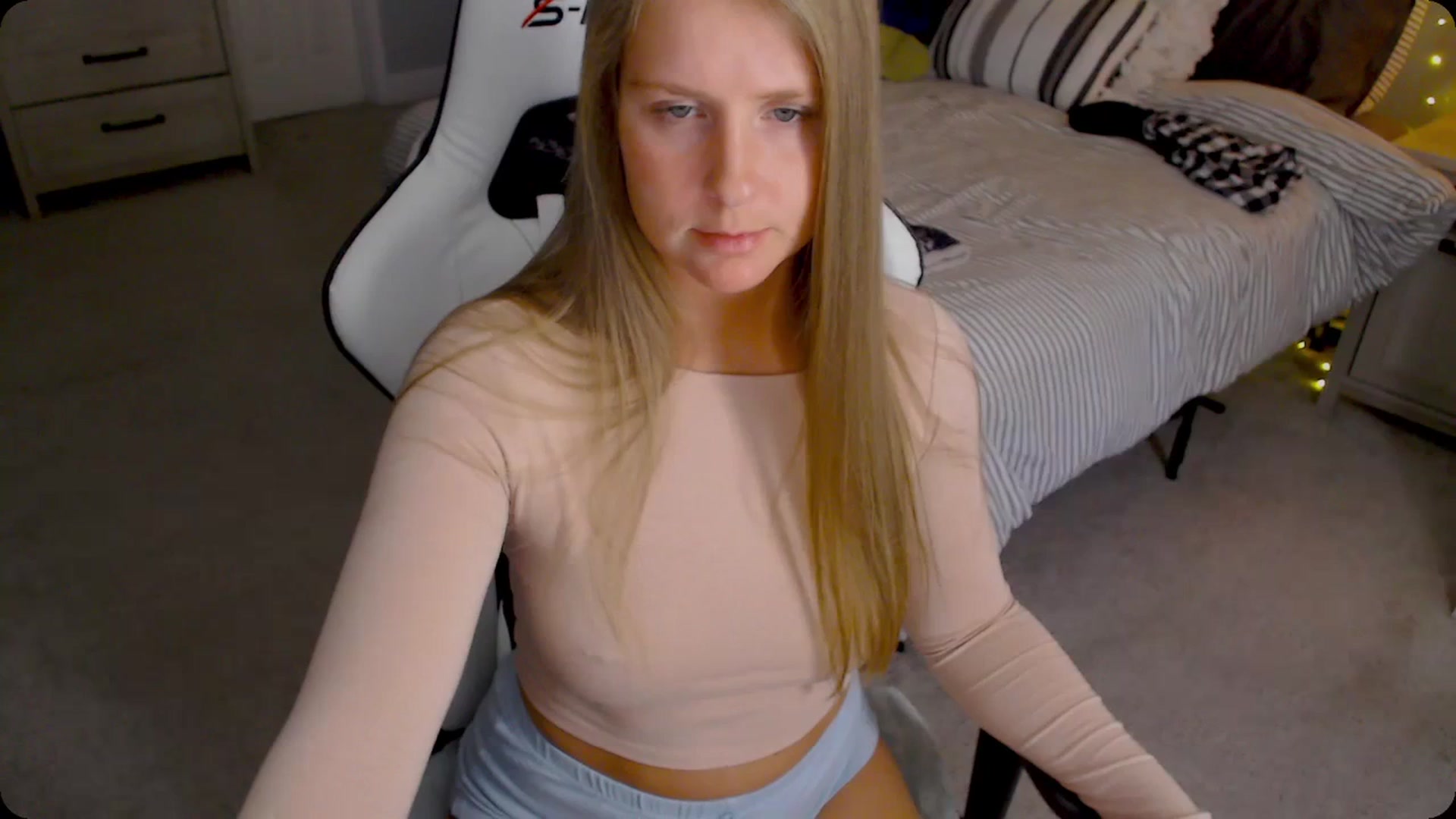 Gallery image thumbnail from Soybean92's myfreecams stream on, 11/28/2023, 20:32 image 1 of 20
