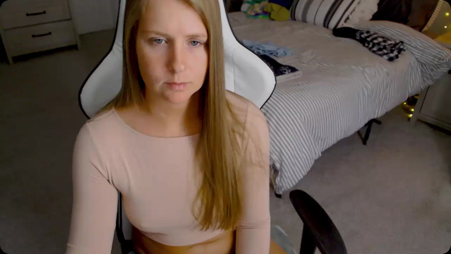 Gallery image thumbnail from Soybean92's myfreecams stream on, 11/28/2023, 20:32 image 19 of 20