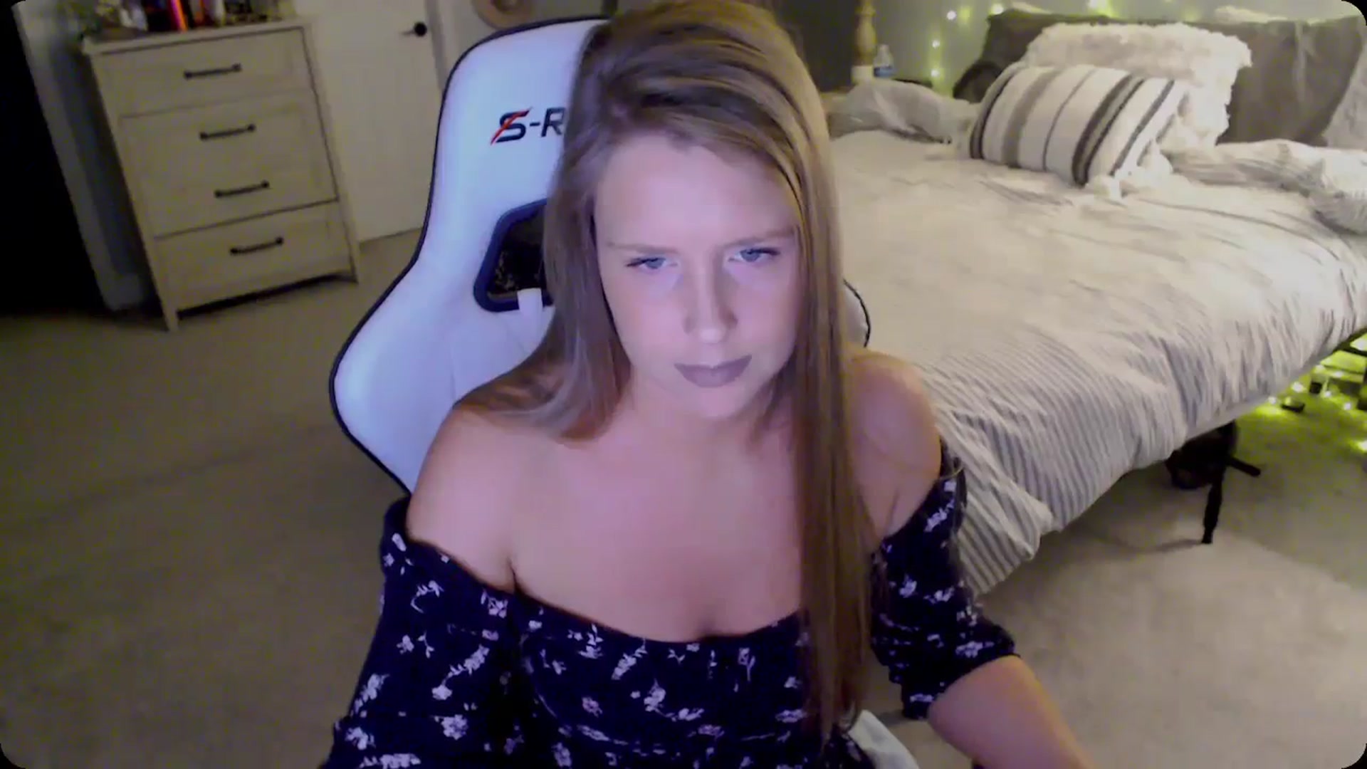 Gallery image thumbnail from Soybean92's myfreecams stream on, 11/29/2023, 18:42 image 19 of 20