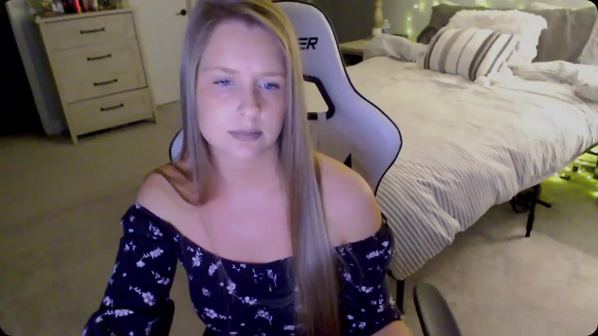 Gallery image thumbnail from Soybean92's myfreecams stream on, 11/29/2023, 18:42 image 12 of 20