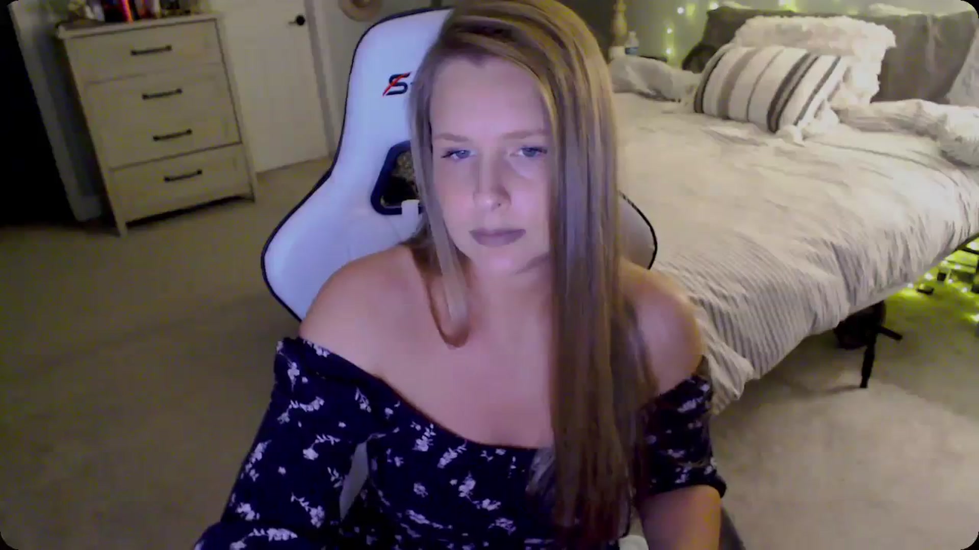 Gallery image thumbnail from Soybean92's myfreecams stream on, 11/29/2023, 18:42 image 13 of 20