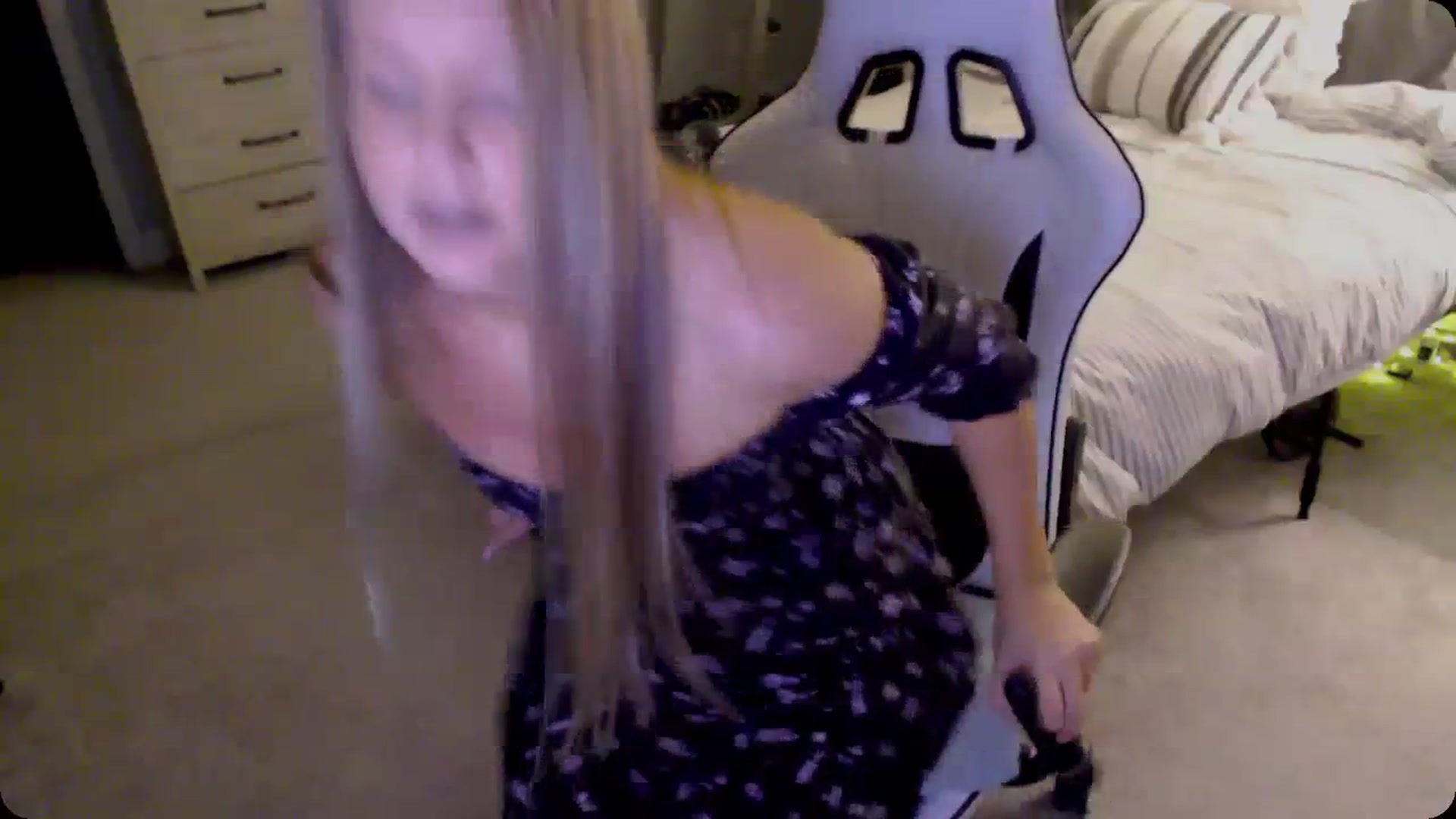 Gallery image thumbnail from Soybean92's myfreecams stream on, 11/29/2023, 18:42 image 5 of 20