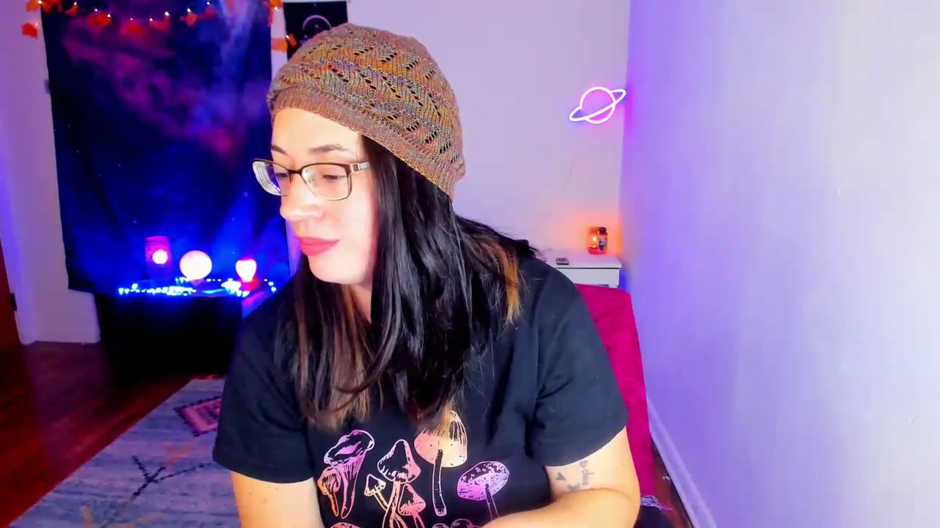 Gallery image thumbnail from SpaceBeexx's myfreecams stream on, 11/19/2022, 05:01 image 10 of 20