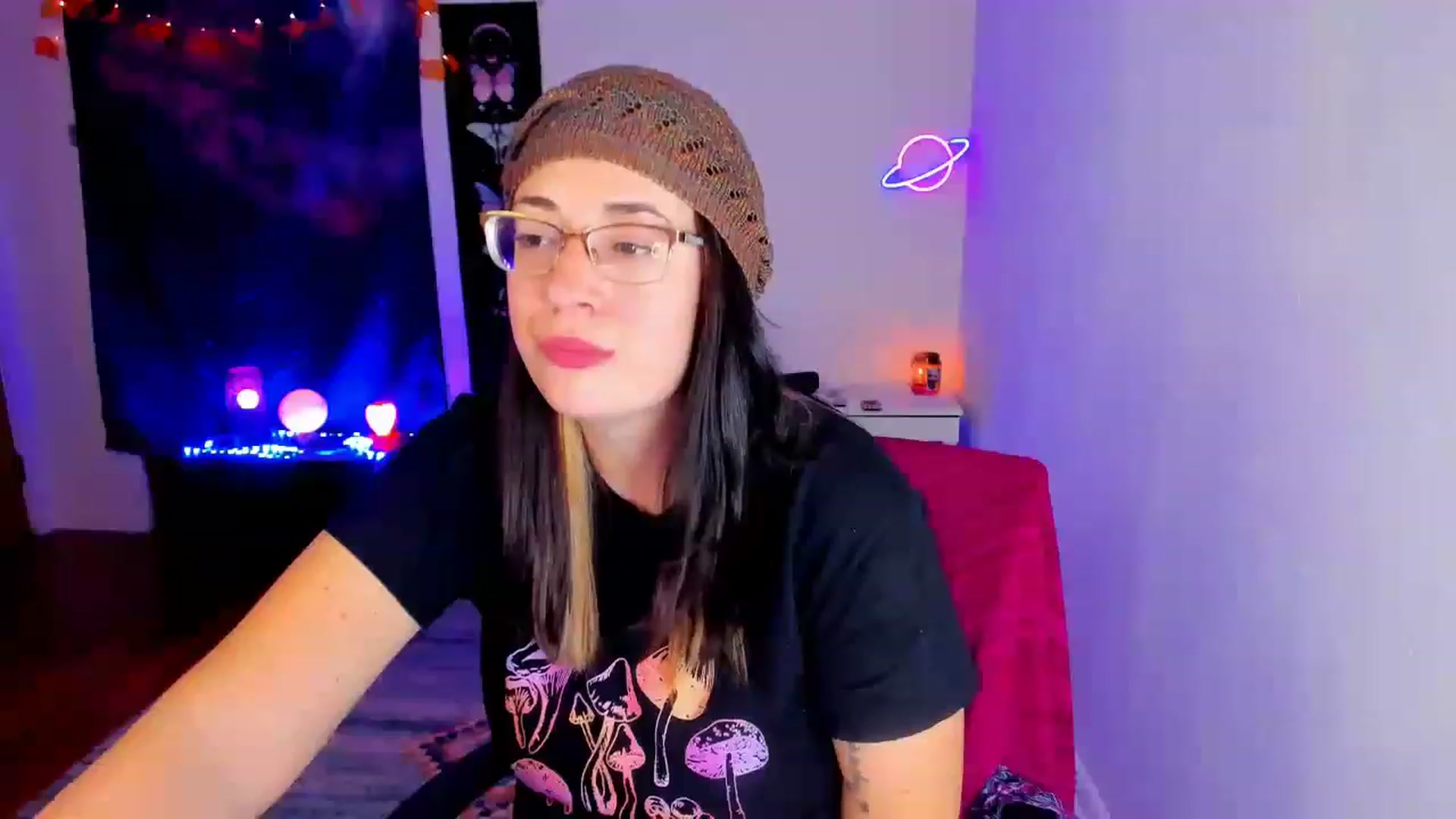 Gallery image thumbnail from SpaceBeexx's myfreecams stream on, 11/19/2022, 05:01 image 19 of 20