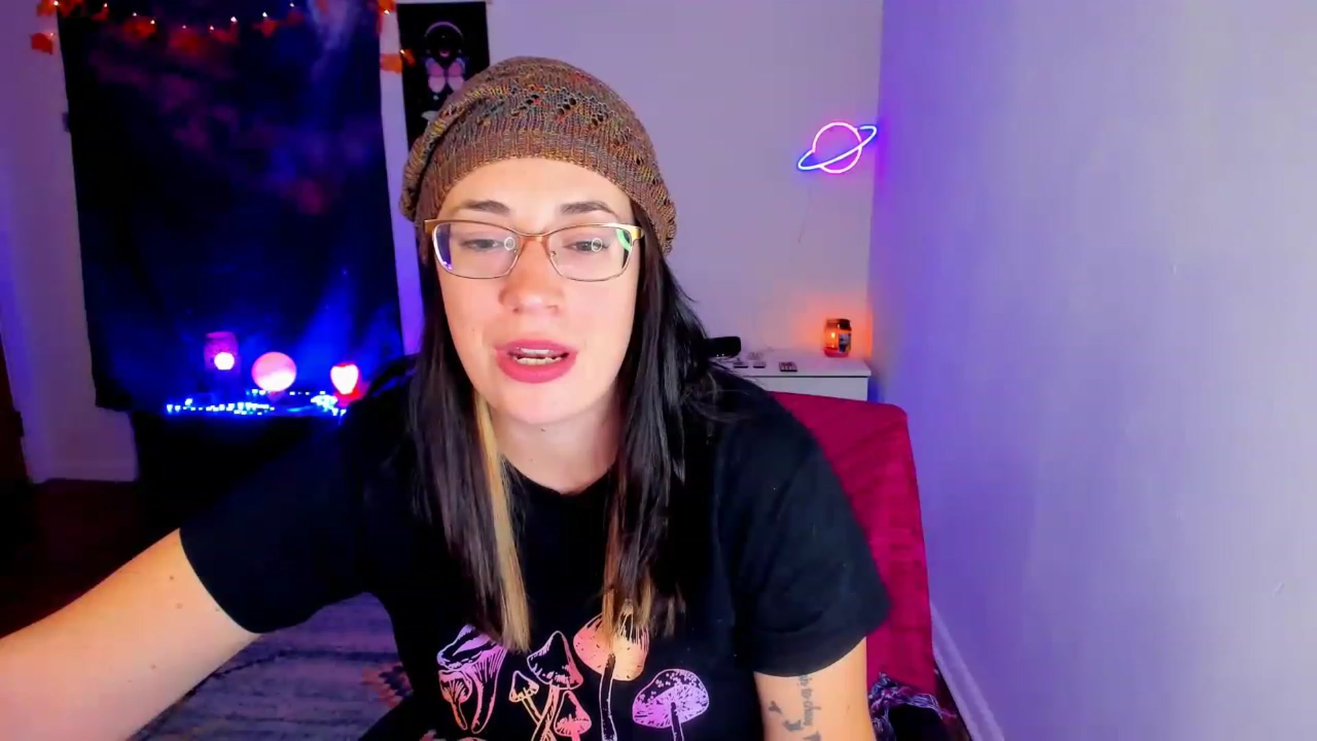 Gallery image thumbnail from SpaceBeexx's myfreecams stream on, 11/19/2022, 05:01 image 18 of 20
